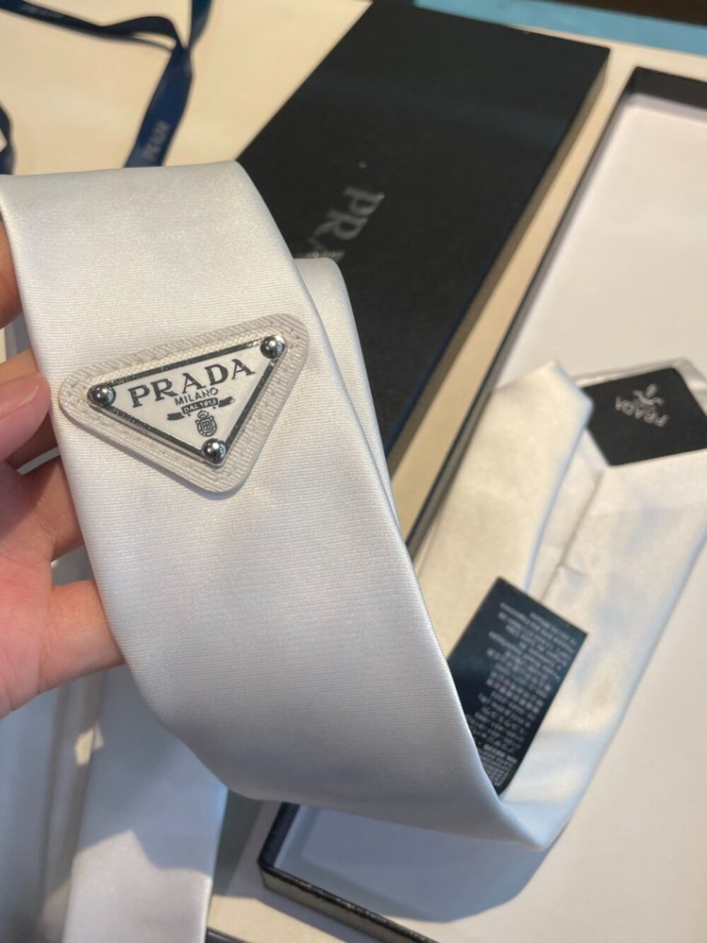 🤍Prada white bow tie unisex comes with a gift box - Picture 2 of 4